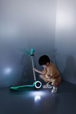 Детский самокат Micro Maxi Deluxe Glow LED Синий хрусталь (mx117)