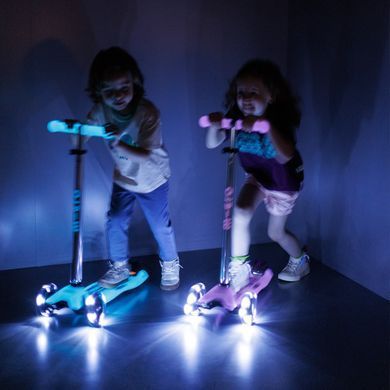 Детский самокат Micro Maxi Deluxe Glow LED Сиятельно-пурпурный (mx127)